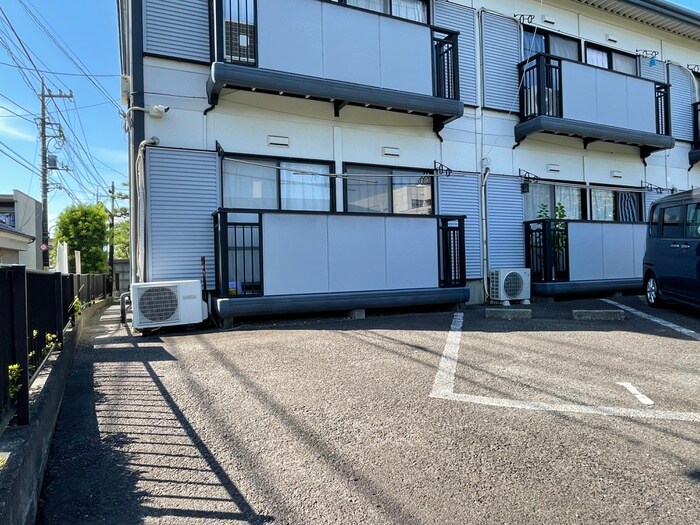 物件外観写真4　(駐車場)