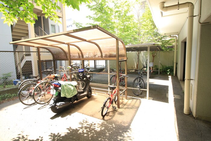 物件外観写真5　(駐輪場)