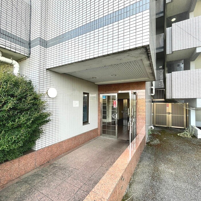物件外観写真6　(エントランス部分)