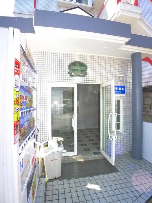 物件外観写真2　(エントランス部分)