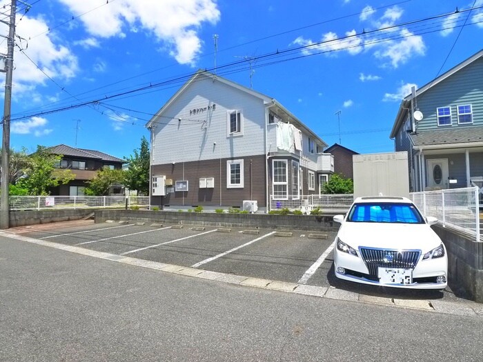 物件外観写真3　(駐車場)