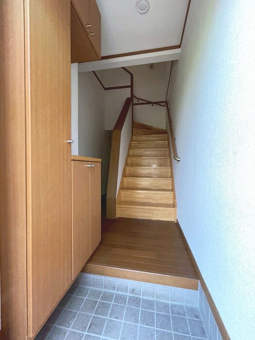 物件内観写真18　(玄関)