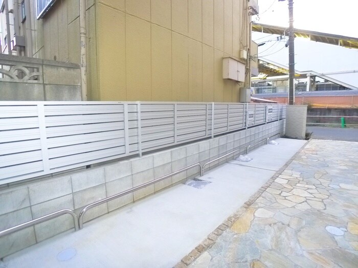 物件外観写真5　(駐輪場)