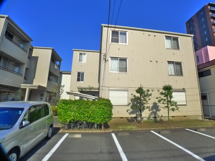 物件外観写真3　(駐車場)