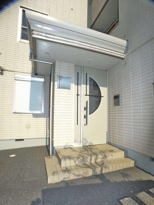 物件外観写真4　(エントランス部分)