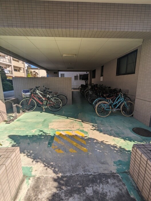 物件外観写真6　(駐輪場)