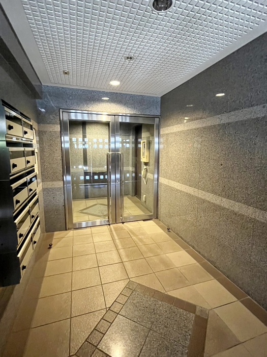 物件外観写真2　(エントランス部分)