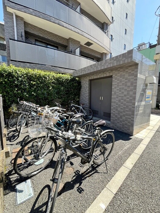 物件外観写真3　(駐輪場)