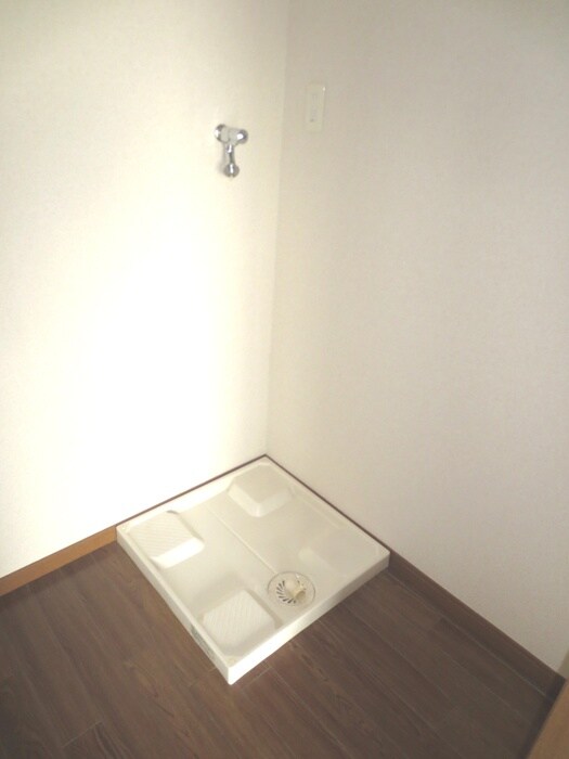 物件内観写真10　(洗濯機置場)