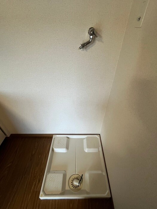 物件内観写真10　(洗濯機置場)