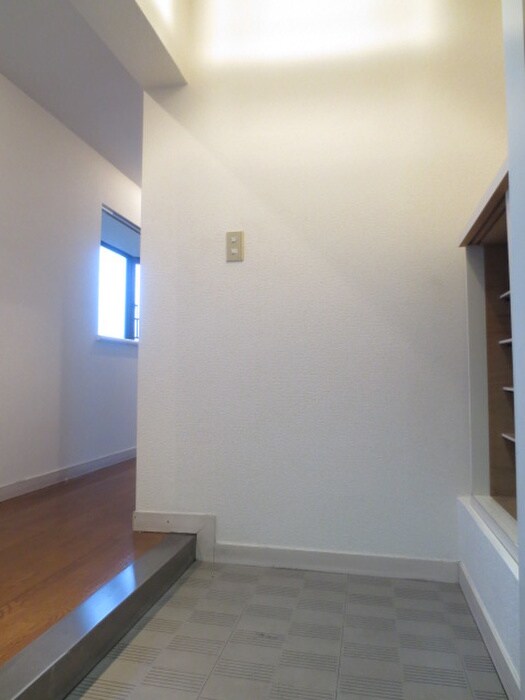 物件内観写真7　(玄関)