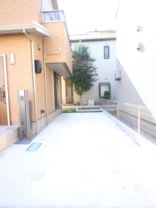 物件外観写真2　(駐車場)