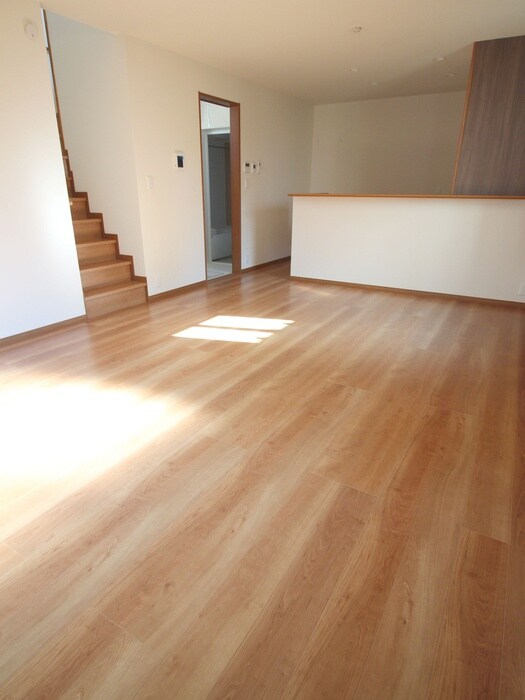 物件内観写真7　(室内からの展望)