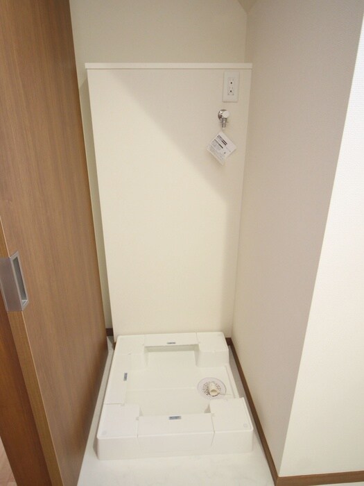 物件内観写真13　(洗濯機置場)