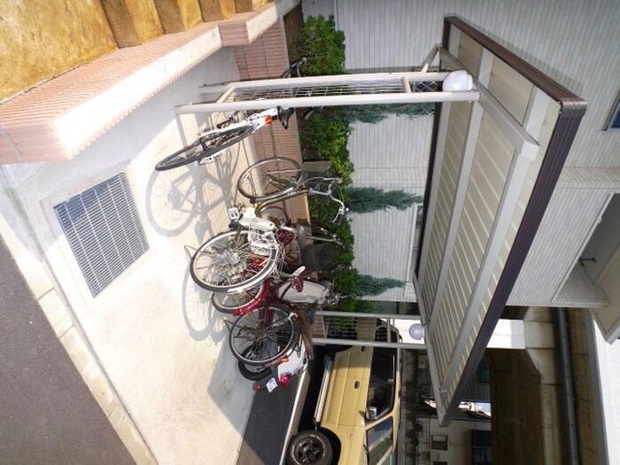 物件外観写真2　(駐輪場)