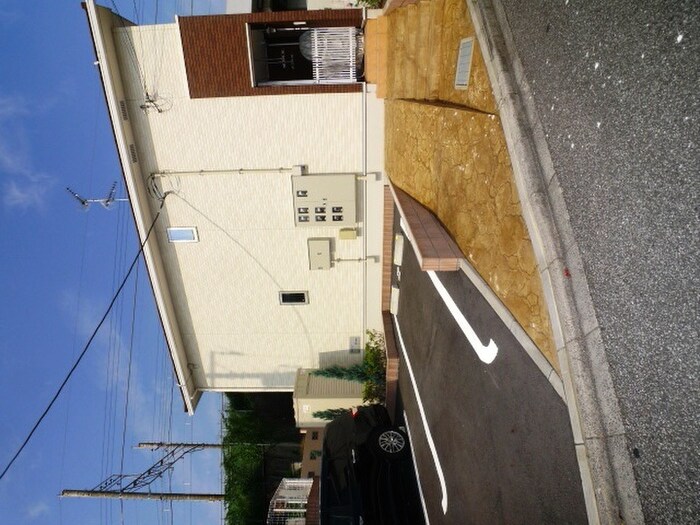 物件外観写真3　(駐車場)