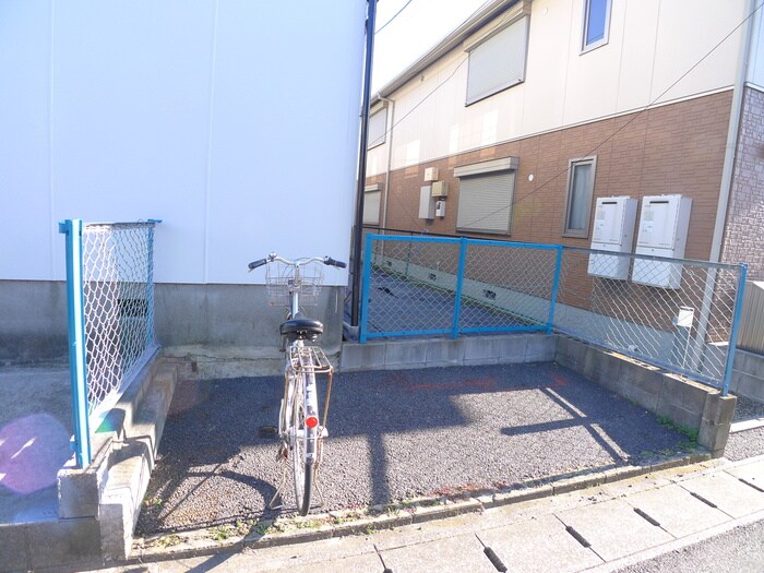 物件外観写真3　(駐輪場)