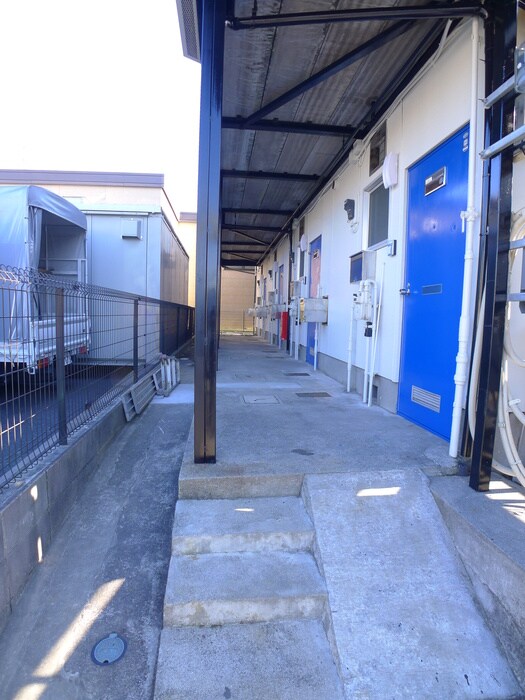 物件外観写真4　(エントランス部分)