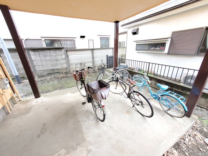 物件外観写真3　(駐輪場)