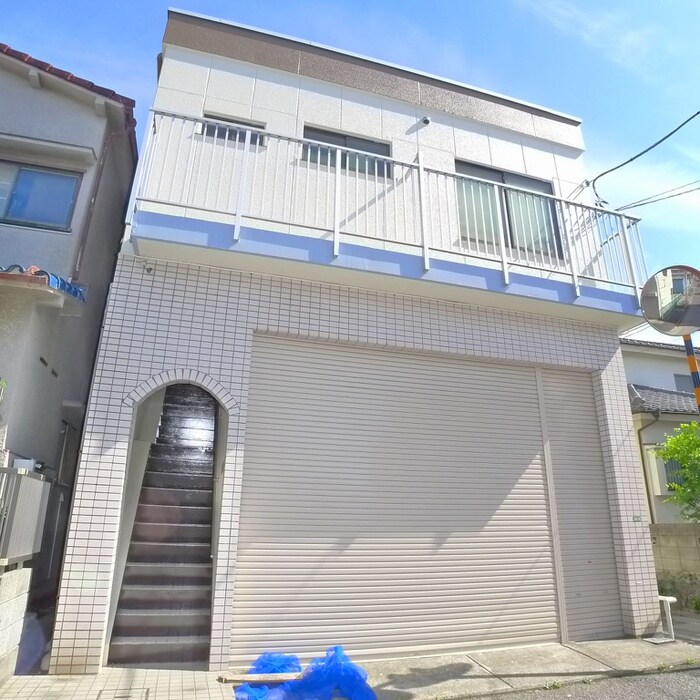 物件外観写真6　(エントランス部分)