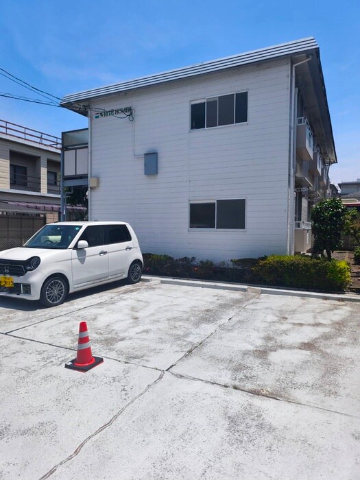 物件外観写真3　(駐車場)