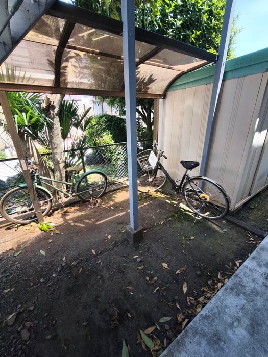 物件外観写真4　(駐輪場)