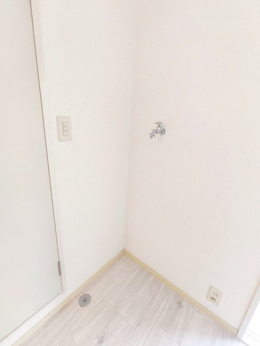 物件内観写真15　(洗濯機置場)