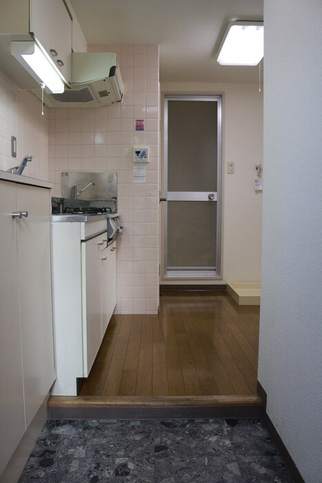 物件内観写真8　(玄関)