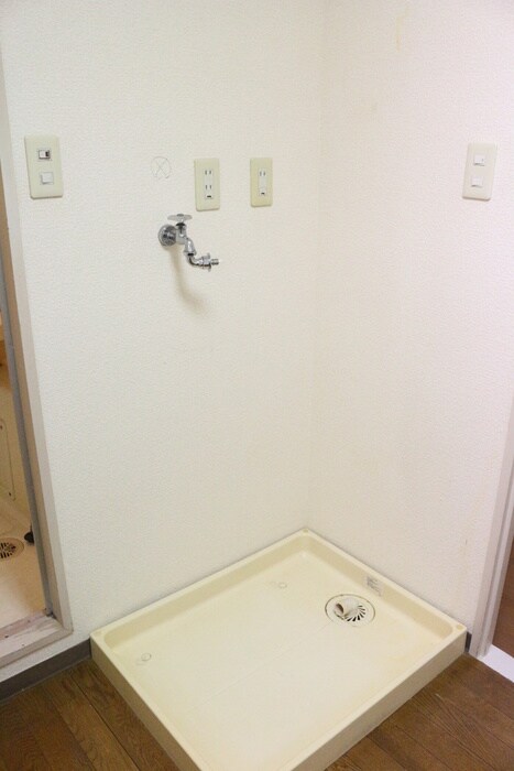 物件内観写真13　(洗濯機置場)