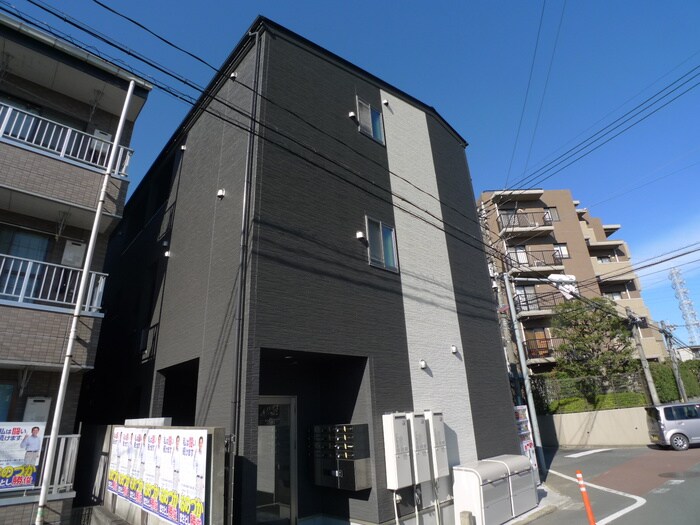 物件外観写真4　(エントランス部分)