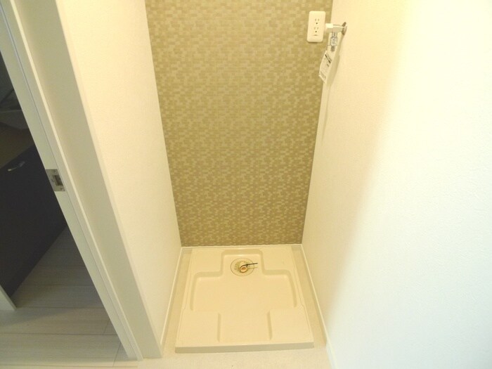 物件内観写真15　(洗濯機置場)