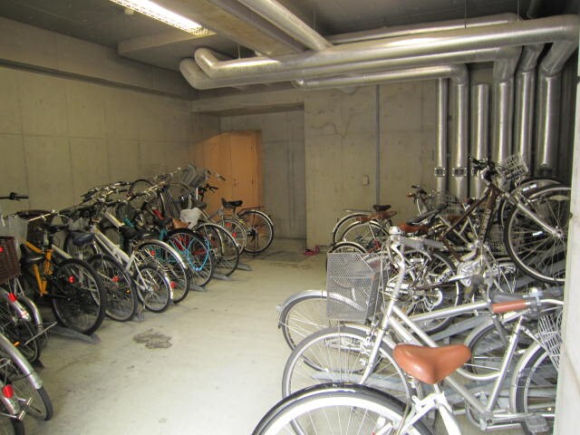 アルテ－ヌ新横浜の駐輪場