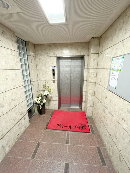 物件外観写真5　(エントランス部分)