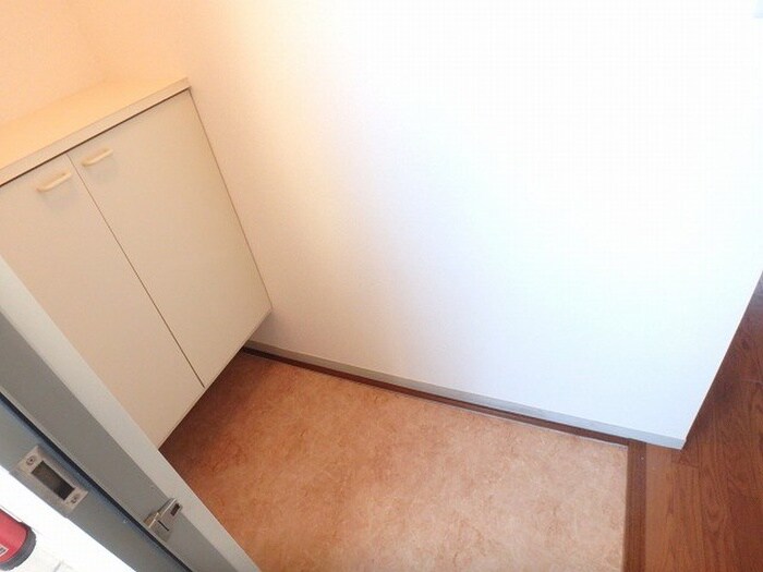 物件内観写真3　(玄関)