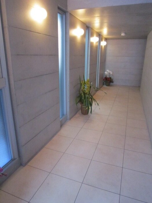 物件外観写真4　(エントランス部分)