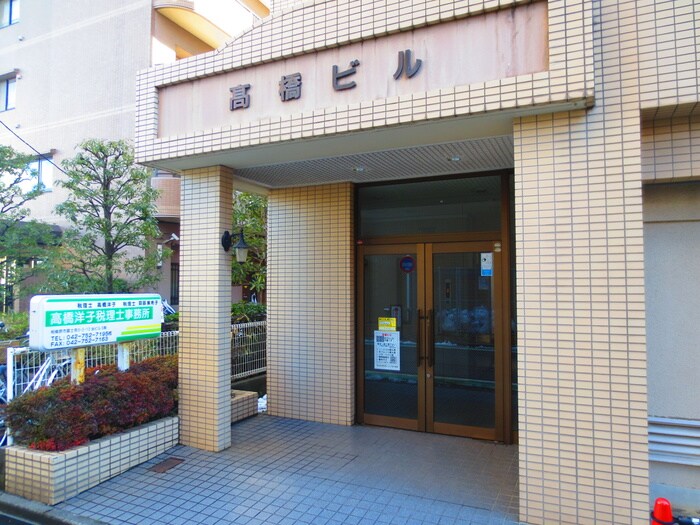 物件外観写真3　(エントランス部分)