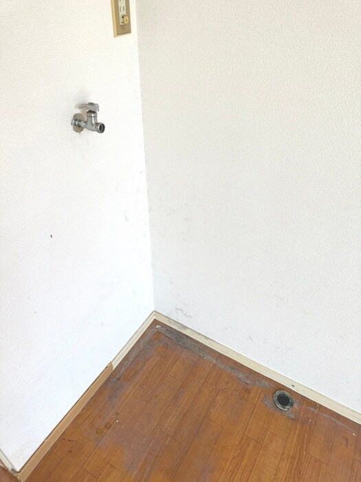 物件内観写真18　(洗濯機置場)