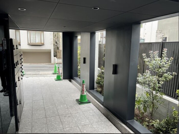 物件外観写真4　(エントランス部分)