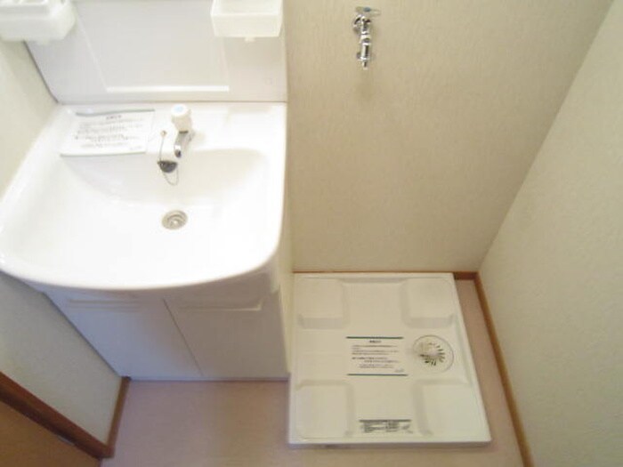 物件内観写真9　(洗濯機置場)