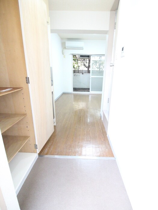 物件内観写真18　(玄関)