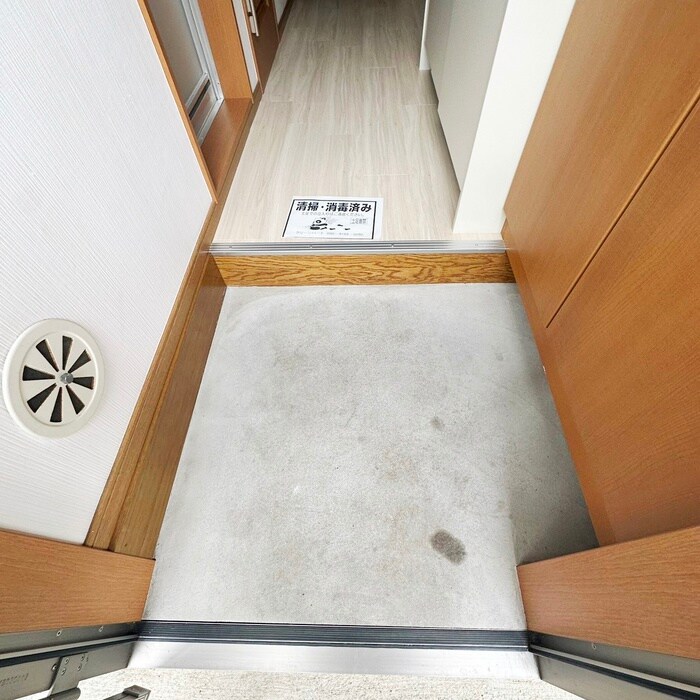 物件内観写真19　(玄関)