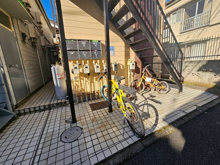 物件外観写真3　(駐輪場)