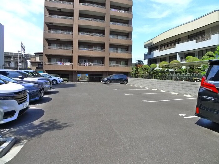 物件外観写真6　(駐車場)