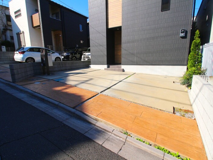 青葉台KASHIYAⅡ　A号棟の駐車場