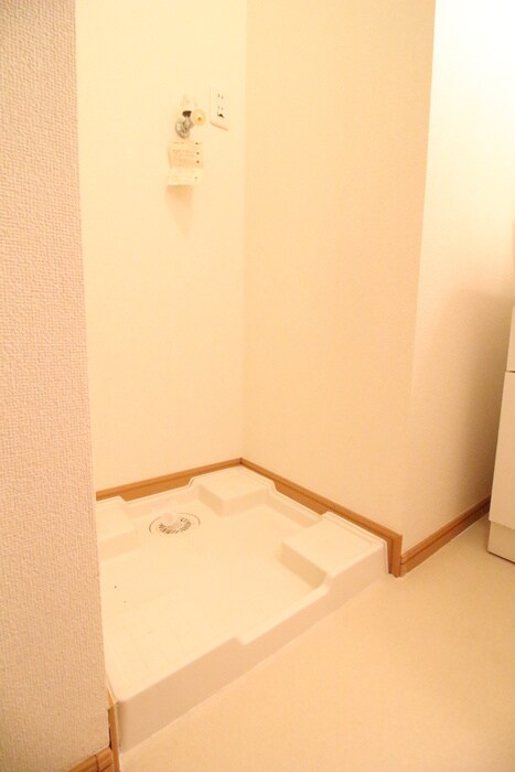 物件内観写真12　(洗濯機置場)