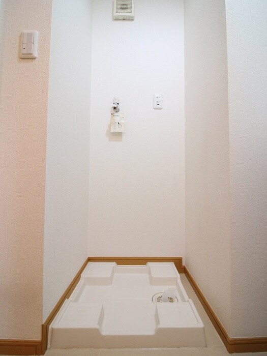 物件内観写真13　(洗濯機置場)