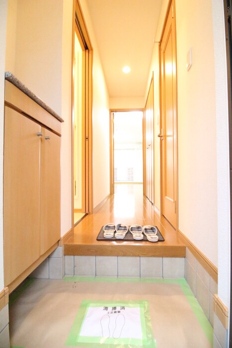 物件内観写真14　(玄関)