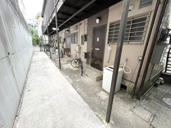 物件外観写真5　(エントランス部分)