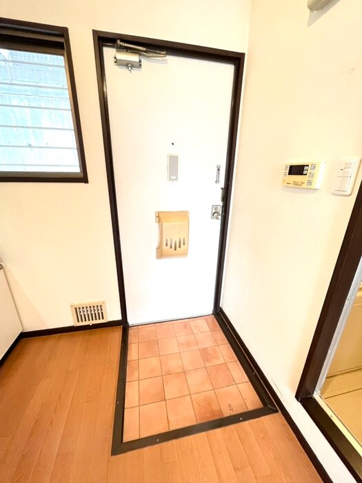 物件内観写真17　(玄関)