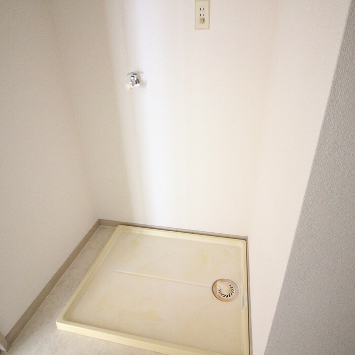 物件内観写真10　(洗濯機置場)